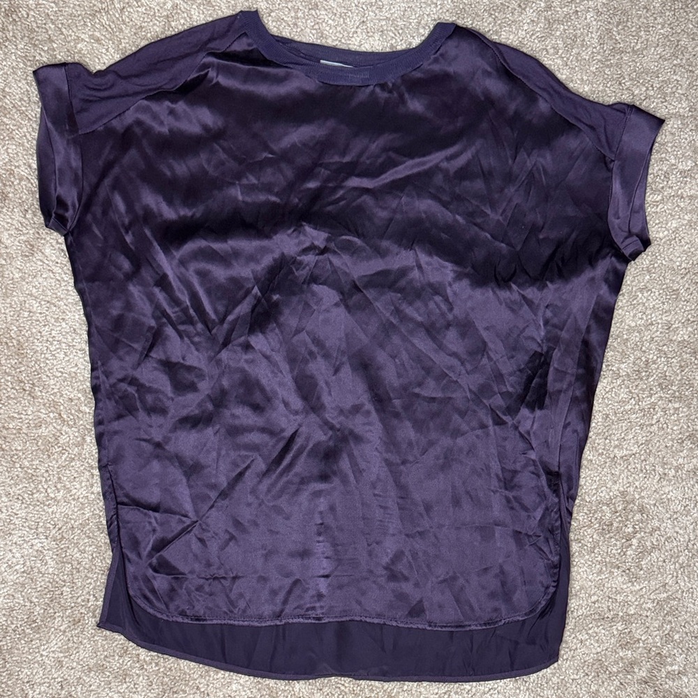 Vince Short-Sleeve Silk Crewneck Top in Plum